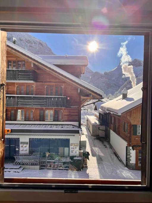 Apartamento Alpine Chalet Kandersteg Exterior foto